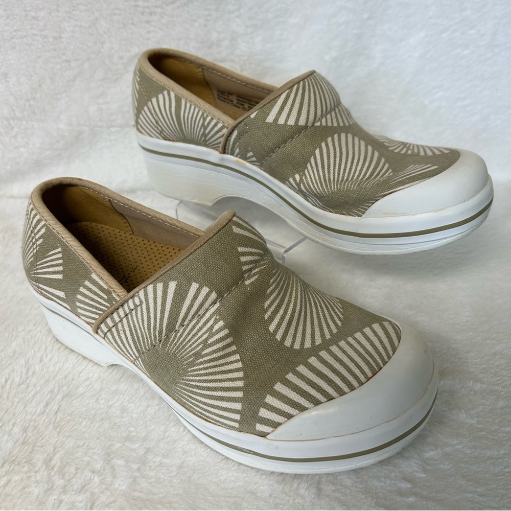 Dansko Women's Clogs Size 36 US 5.5-6 Beige Volley Chino Palm Slip Resistant